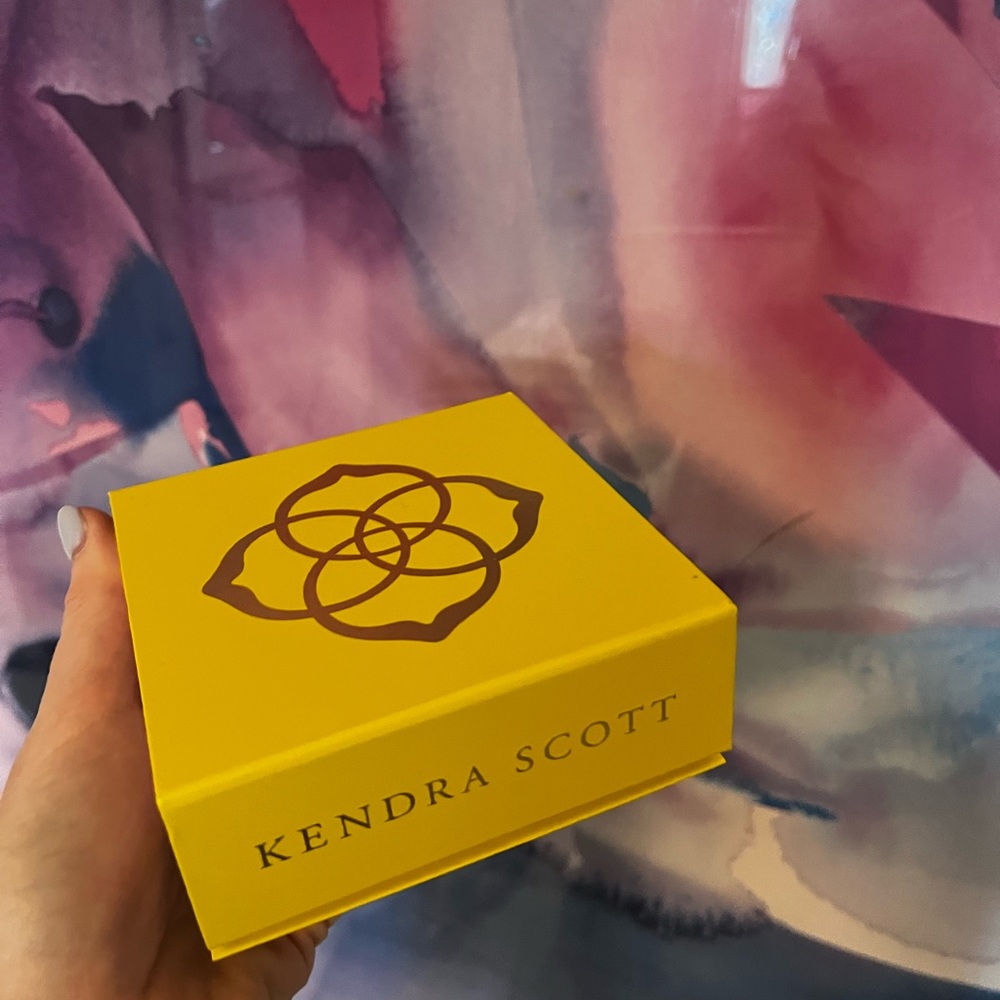 NWT Kendra Scott Addison Triple Strand in rose gold - Picture 4 of 6